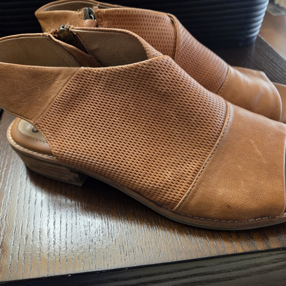 Sofft Tan Leather Women's Natalia Sandals - Picture 5 of 5